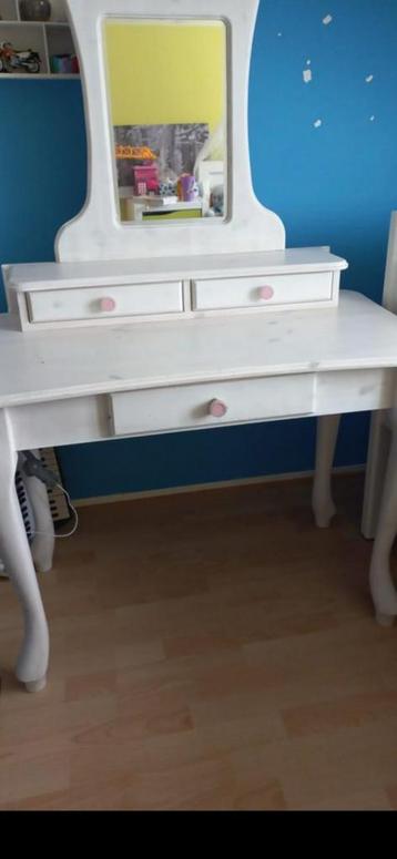 Make up tafel beschikbaar voor biedingen