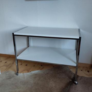 Vintage bijzettafel / lectuurtafel  beschikbaar voor biedingen