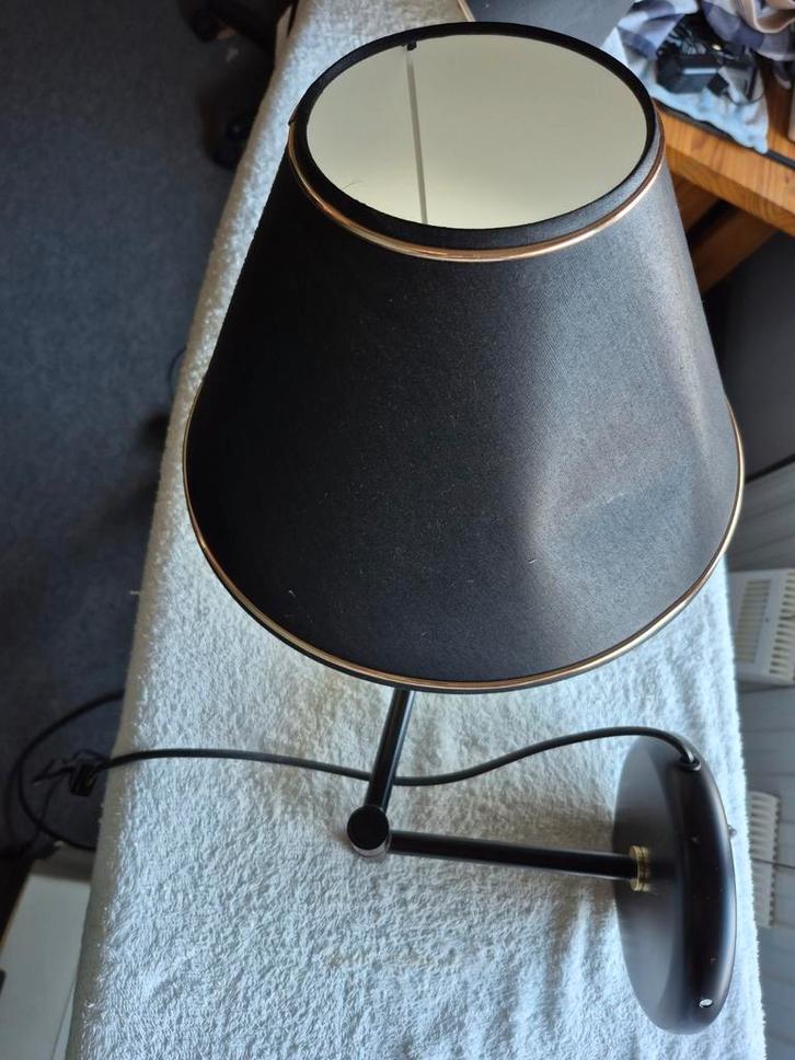Retro zwarte wandlamp met zwenkarm, Huis en Inrichting, Lampen | Wandlampen, Gebruikt, Metaal, Stof, Ophalen