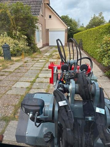 Slootonderhoud en onkruid borstelen beschikbaar voor biedingen