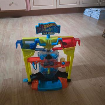Hot Wheels Stunt & Splash Carwash beschikbaar voor biedingen