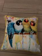 Youniq Kussen - Lovebirds Design, Huis en Inrichting, Ophalen of Verzenden, Zo goed als nieuw, Geel, Vierkant