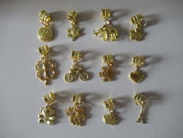  Goudkleur 12 hangertjes beschikbaar voor biedingen