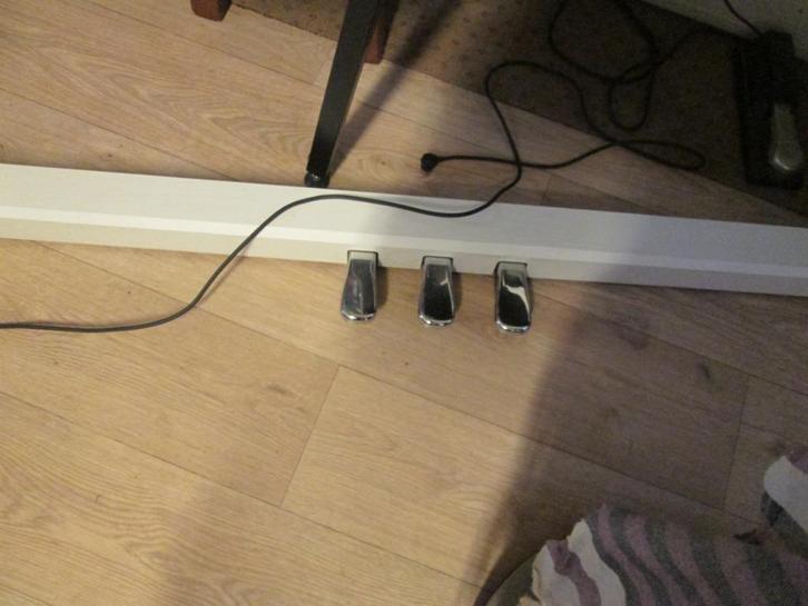 Roland KPD-70 pedaal-unit voor FP-30, Muziek en Instrumenten, Piano's, Zo goed als nieuw, Overige typen, Wit, Digitaal, Ophalen