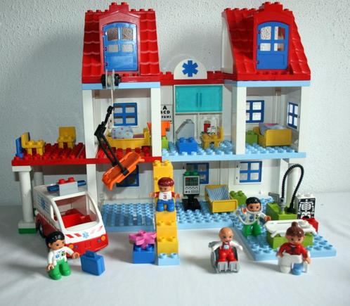 Duplo set 5795 Groot Ziekenhuis compleet met ambulance, Kinderen en Baby's, Speelgoed | Duplo en Lego, Gebruikt, Duplo, Complete set
