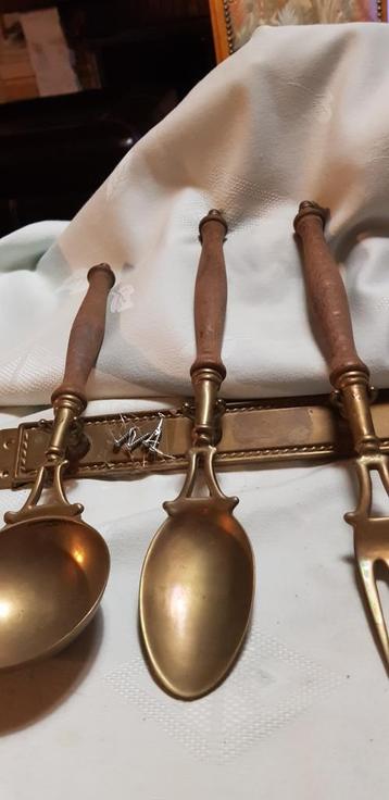 Antiek koperen keuken lepelrek met ophangschroefjes 38 x 35  beschikbaar voor biedingen