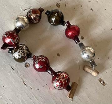 Brocante oude kerstbal slinger beschikbaar voor biedingen