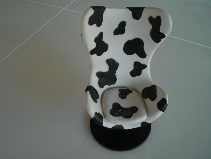 Klein stenen stoeltje pop. Retro zwart wit poppestoeltje., Huis en Inrichting, Woonaccessoires | Overige, Zo goed als nieuw, Ophalen