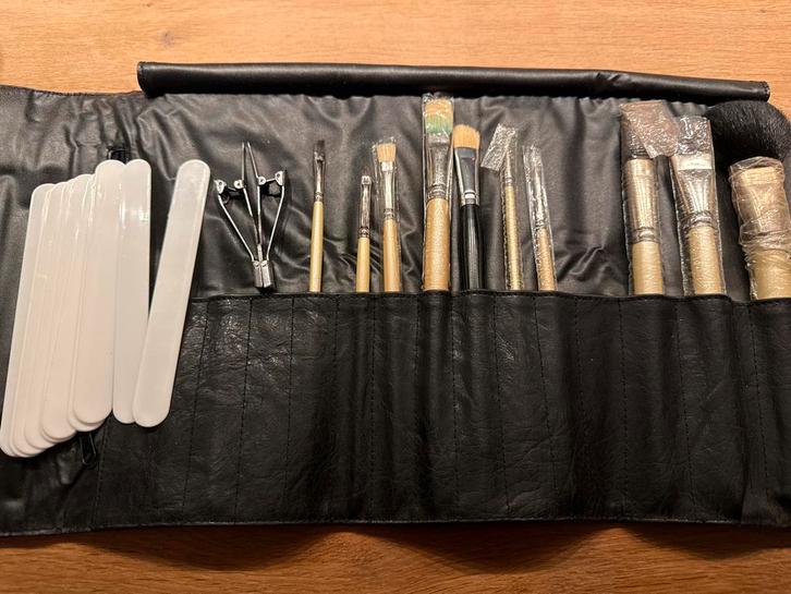 Penselenset incl. Etui - Schoonheidsspecialiste, Sieraden, Tassen en Uiterlijk, Uiterlijk | Cosmetica en Make-up, Zo goed als nieuw