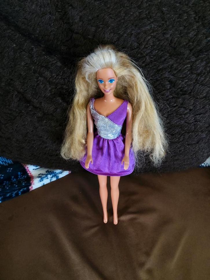 Vintage Retro sindy fleur barbie paarse jurk, Kinderen en Baby's, Speelgoed | Poppen, Gebruikt, Barbie, Ophalen of Verzenden