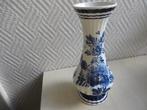 Delft Blue Handgeschilderd vaasje 18 cm hoog made in Holland, Antiek en Kunst, Ophalen of Verzenden