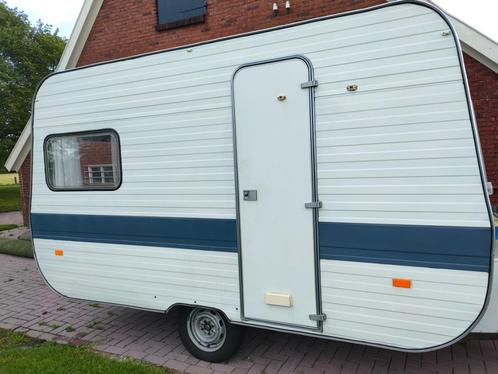 Gepimpte Adria jaren 80 Retro caravan, incl. luifel, Caravans en Kamperen, Caravans, Bedrijf, tot en met 4, 500 - 750 kg, Treinzit