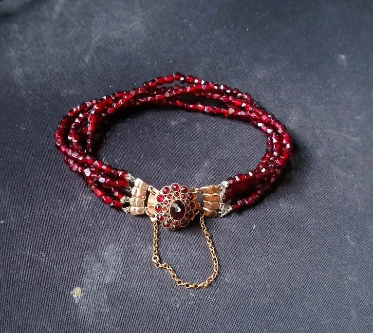 Granaten armband met gouden sluiting, Sieraden, Tassen en Uiterlijk, Antieke sieraden, Armband, Goud, Ophalen of Verzenden