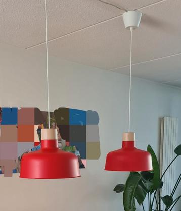 2 hanglampen rood/berk Ikea beschikbaar voor biedingen