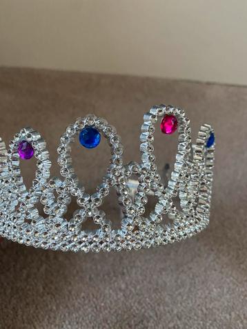 Leuke glitterende tiara beschikbaar voor biedingen