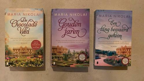 Maria Nikolai - De chocoladevilla, deel 1, deel 2 en deel 3, Boeken, Romans, Zo goed als nieuw, Nederland, Ophalen of Verzenden