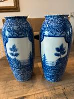 2 oude vazen, mooi beschilderd, 1 is kapot, Ophalen of Verzenden