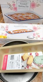 Vier bakvormen, twee van emaille, Ophalen of Verzenden, Zo goed als nieuw, Bakvorm