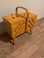 Vintage gevulde naaikist izgst, Ophalen of Verzenden, Zo goed als nieuw