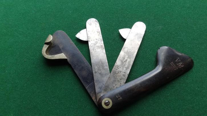 Antieke vleem / aderlater gedateerd 1887 militair, Antiek en Kunst, Antiek | Gereedschap en Instrumenten, Ophalen of Verzenden