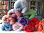 Handgeverfde & gekaarde art batts, merinowol/zijde/viscose, Hobby en Vrije tijd, Spinnewielen en Spinnen, Ophalen of Verzenden