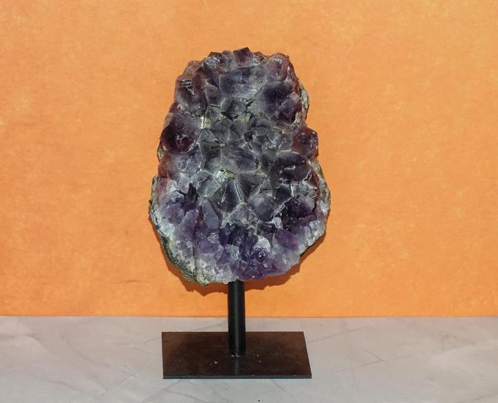 Uniek Amethist op standaard 17,5 cm hoog Cadeau Kado koopje, Verzamelen, Mineralen en Fossielen, Mineraal, Ophalen of Verzenden