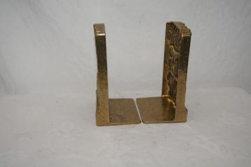 Boeken steunen beschikbaar voor biedingen