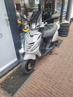 Piaggio zip, Fietsen en Brommers, Scooters | Piaggio, Ophalen, Zo goed als nieuw, Benzine, Zip