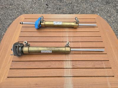 Hydraulische cilinder Vetus MTC 7210SL, Watersport en Boten, Bootonderdelen, Gebruikt
