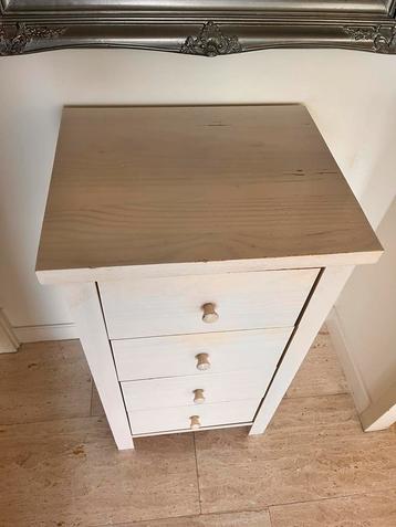Witte lade kast