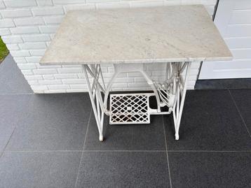 Antieke Pfaff Naaimachinetafel met Marmeren Blad beschikbaar voor biedingen