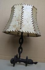 retro lamp - gelaste voet eg / weidesleep - kap varkensleer, Ophalen of Verzenden, Gebruikt, Metaal, 50 tot 75 cm