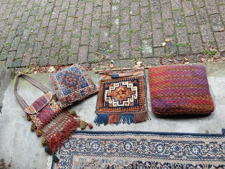 vintage zadel tas kussen, Hobby en Vrije tijd, Borduren en Borduurmachines, Borduurpakket, Ophalen of Verzenden
