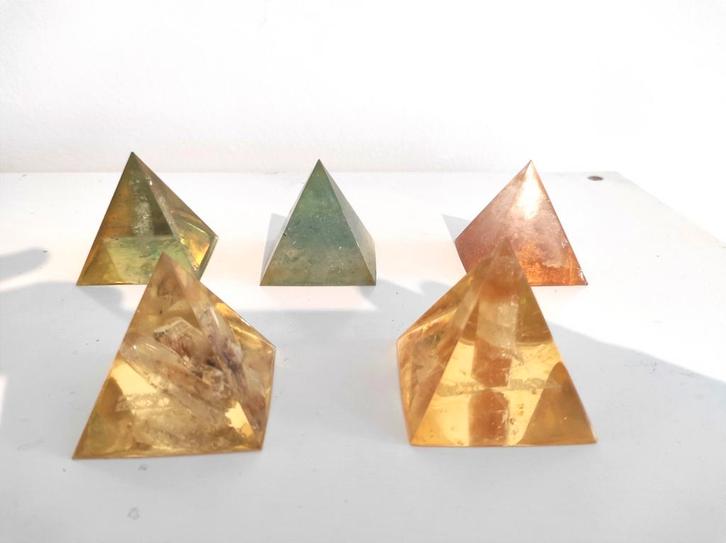 Orgonite Edelsteen Piramide - Handgemaakt, Huis en Inrichting, Woonaccessoires | Overige, Nieuw, Ophalen of Verzenden