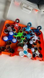 14 fidget spinners met bak (mag ook apart kopen €1 per stuk), Verzamelen, Speelgoed, Ophalen of Verzenden, Zo goed als nieuw