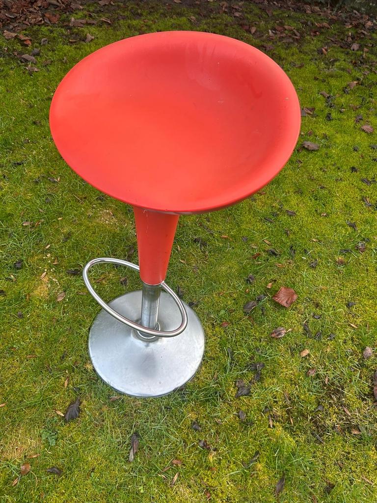 Magis Bombo Kruk - Rood Designicoon, Huis en Inrichting, Barkrukken, Ophalen, Kunststof, Gebruikt, Met voetsteun