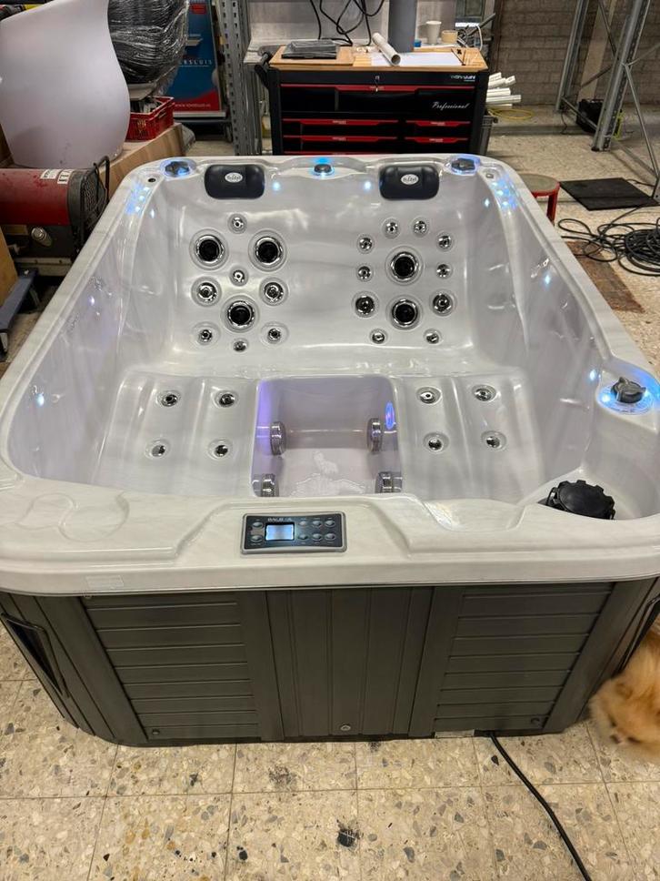 Jacuzzi passion oxford, Tuin en Terras, Bubbelbaden en Hottubs, Nieuw, Pomp, Ophalen