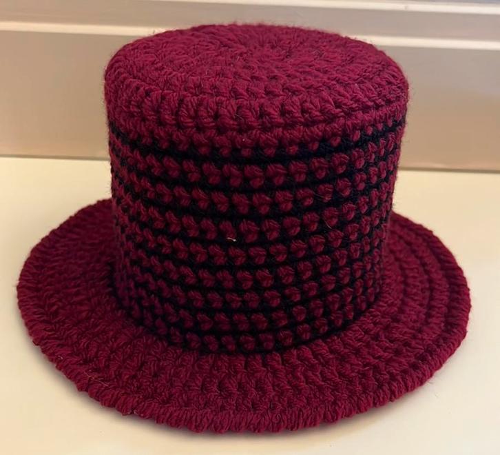 Toiletrolhoedje gehaakt rood zwart, Auto diversen, Auto-accessoires, Ophalen of Verzenden