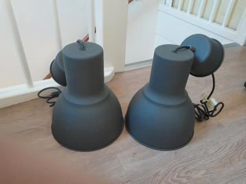 2 hanglampen hektar grijs beschikbaar voor biedingen