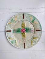 Prachtig! Bord Majolica Barbotine gebloemd, Ophalen of Verzenden