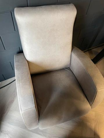 2 Nieuwe fauteuils beschikbaar voor biedingen