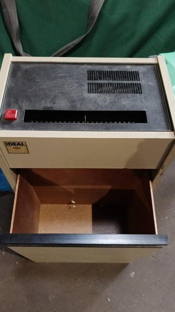 Retro papierversnipperaar IDEAL – old school shredder beschikbaar voor biedingen