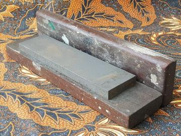 Originele zware oude Engelse wetsteen of slijpsteen 28 cm. beschikbaar voor biedingen