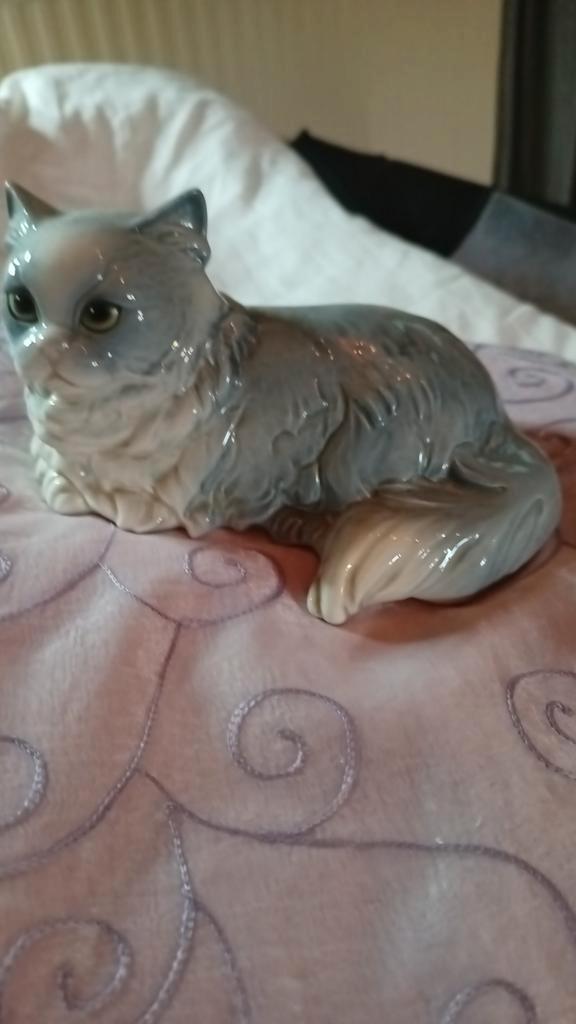 Goebel Porseleinen Kat Beeldje, Antiek en Kunst, Antiek | Keramiek en Aardewerk, Ophalen of Verzenden