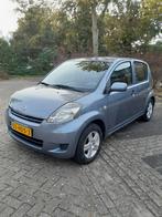Daihatsu Sirion 1.0 51KW 2008 Grijs, Auto's, Voorwielaandrijving, 750 kg, Metallic lak, Handgeschakeld
