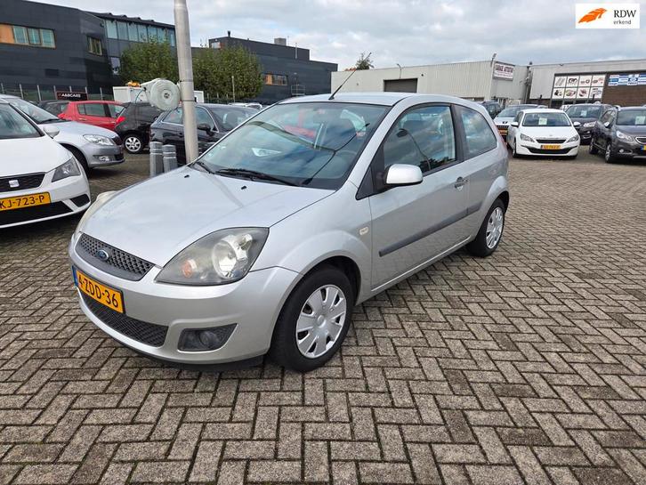Ford Fiesta 1.4-16V Ambiente/NIEUW APK/AIRCO, Auto's, Ford, Bedrijf, Te koop, Fiësta, ABS, Airbags, Airconditioning, Centrale vergrendeling
