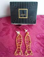 AVON Oorbellen in originele doos. Oorstekers. Goudkleurig, Overige materialen, Hangers, Nieuw, Ophalen of Verzenden