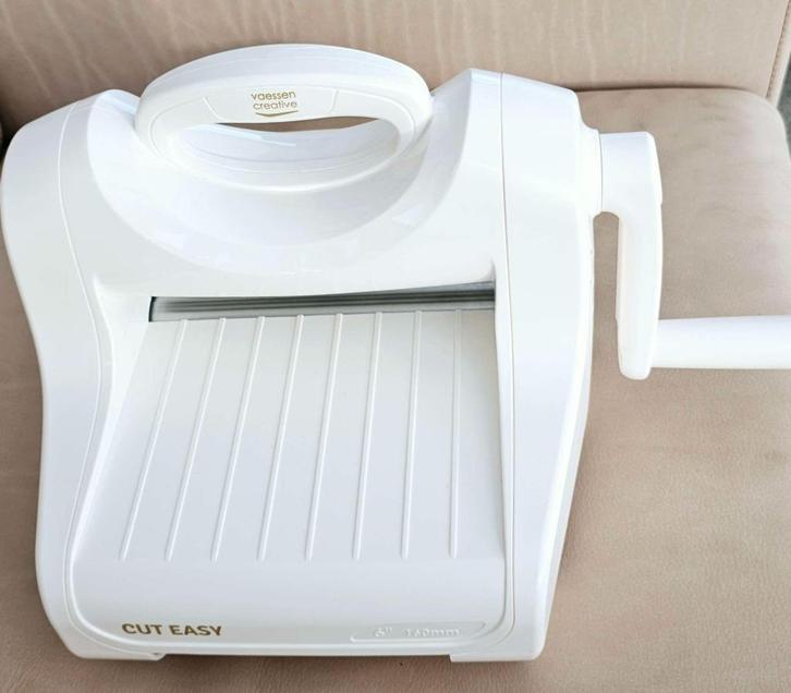 Vaessen Creative Embossing + cutting machine A5, Hobby en Vrije tijd, Knutselen, Zo goed als nieuw, Gereedschap of Toebehoren