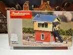 Auhagen Seinhuis overweghuis N spoor trein 1:160, Hobby en Vrije tijd, Modeltreinen | H0, Overige merken, Gelijkstroom of Wisselstroom
