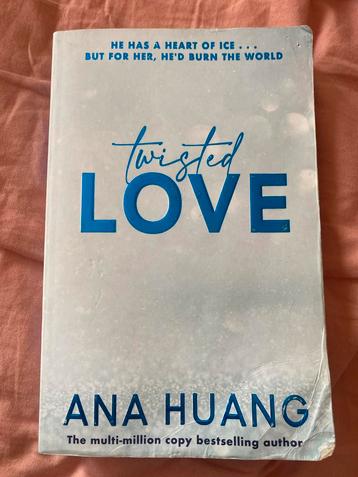 Twisted Love - Ana Huang Roman Boek beschikbaar voor biedingen